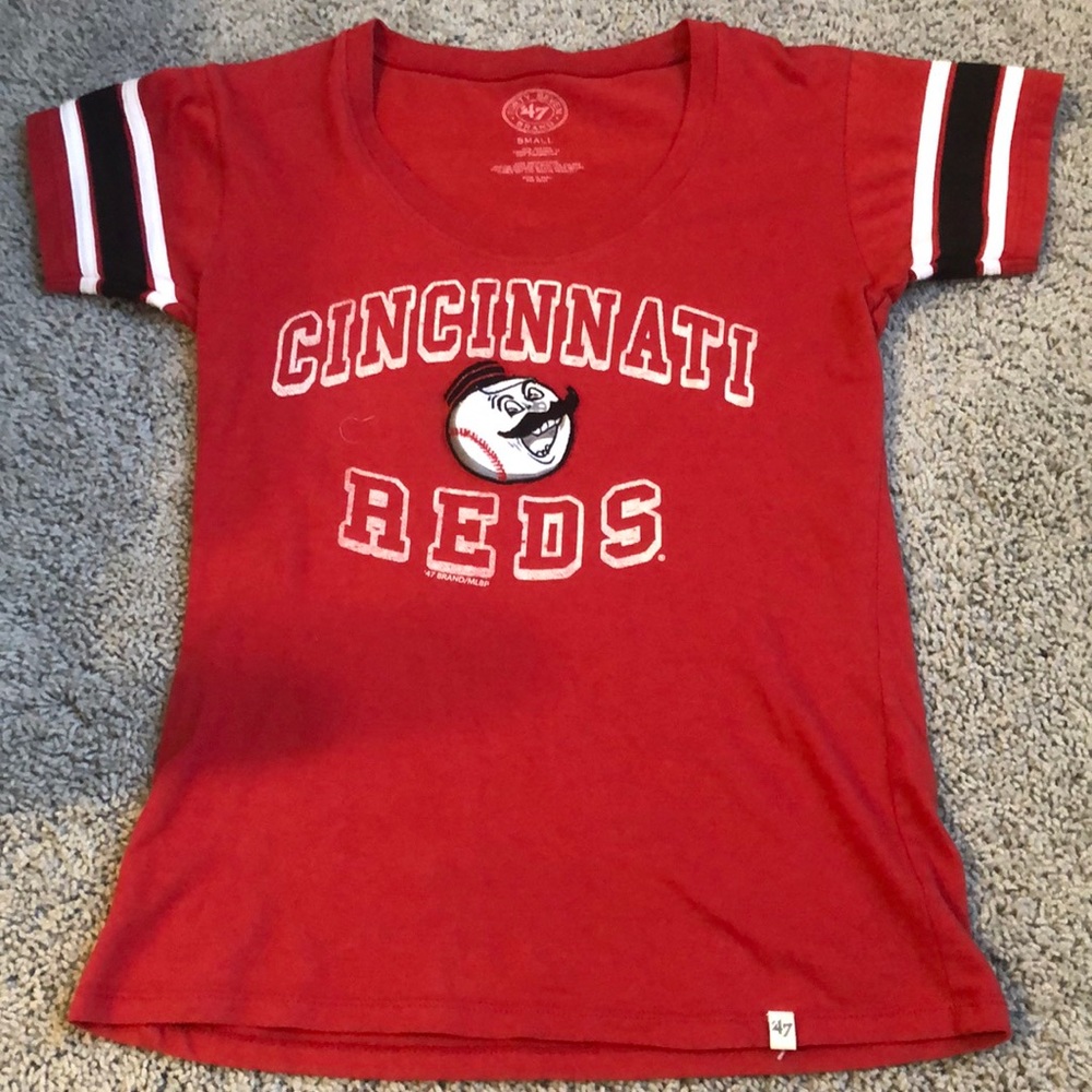 Cincinnati Reds T-shirt (Small)
